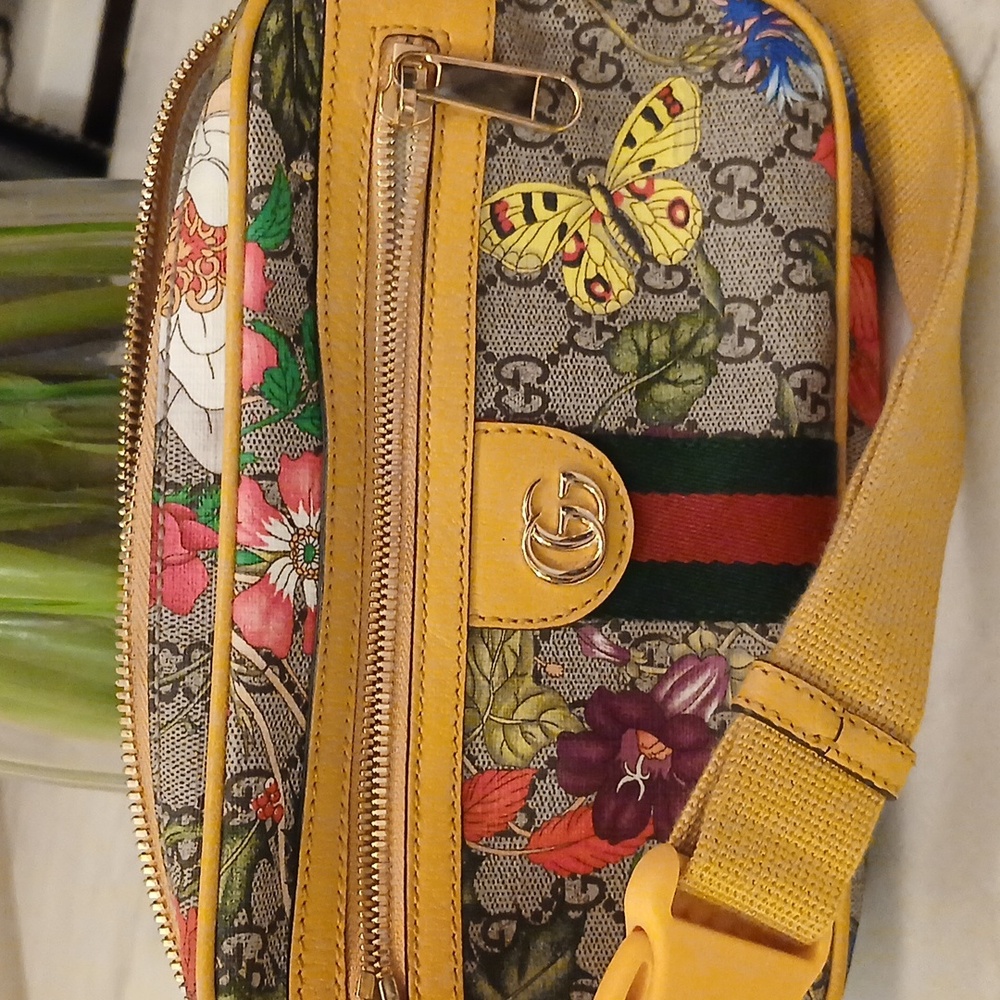 Gucci GG Supreme Floral Crossbody Bag - Yellow and Multicolor - Picture 2 of 8